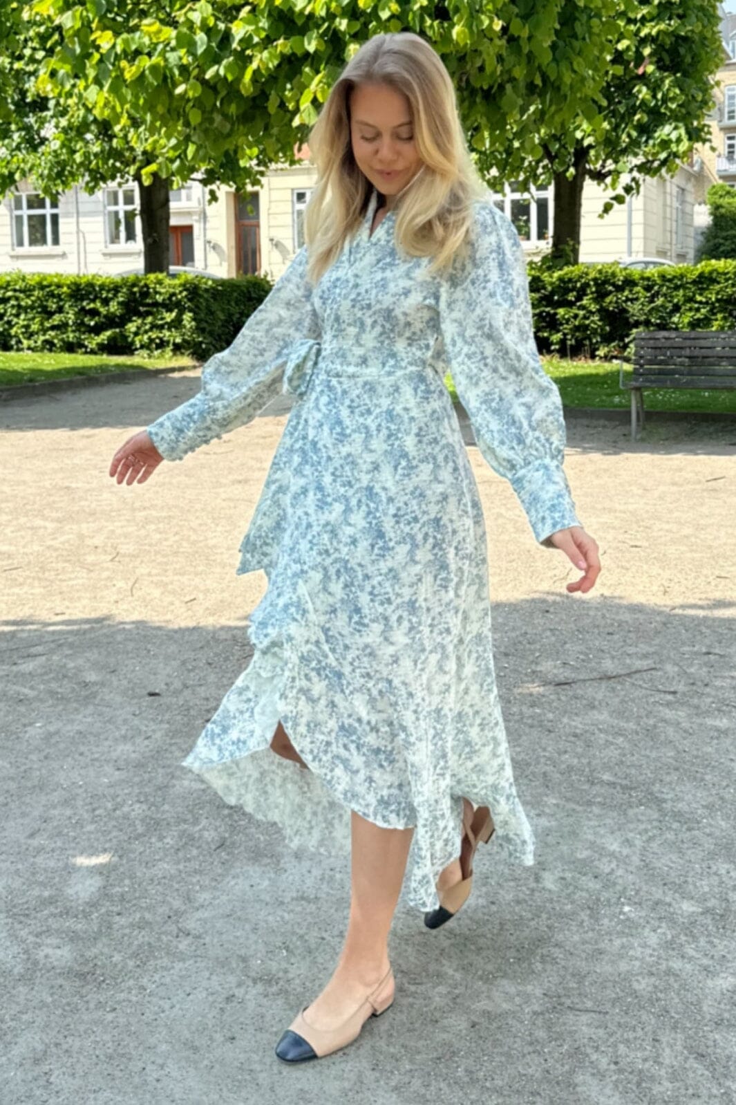 BYIC - Signeic Long Wrap Dress - wbp White Blue Print Kjoler 