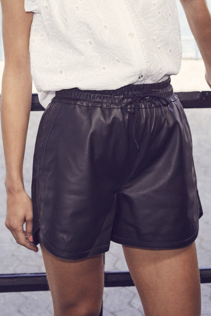 Co´couture - Phoebe Leather Crop Shorts - Black Shorts 