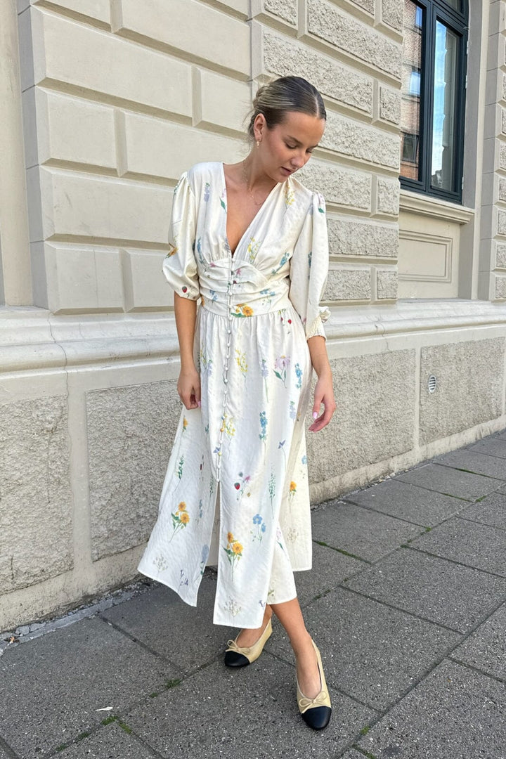 Forudbestilling - BYIC - Adelic Long Dress - owfp Off White Flower Print Kjoler 