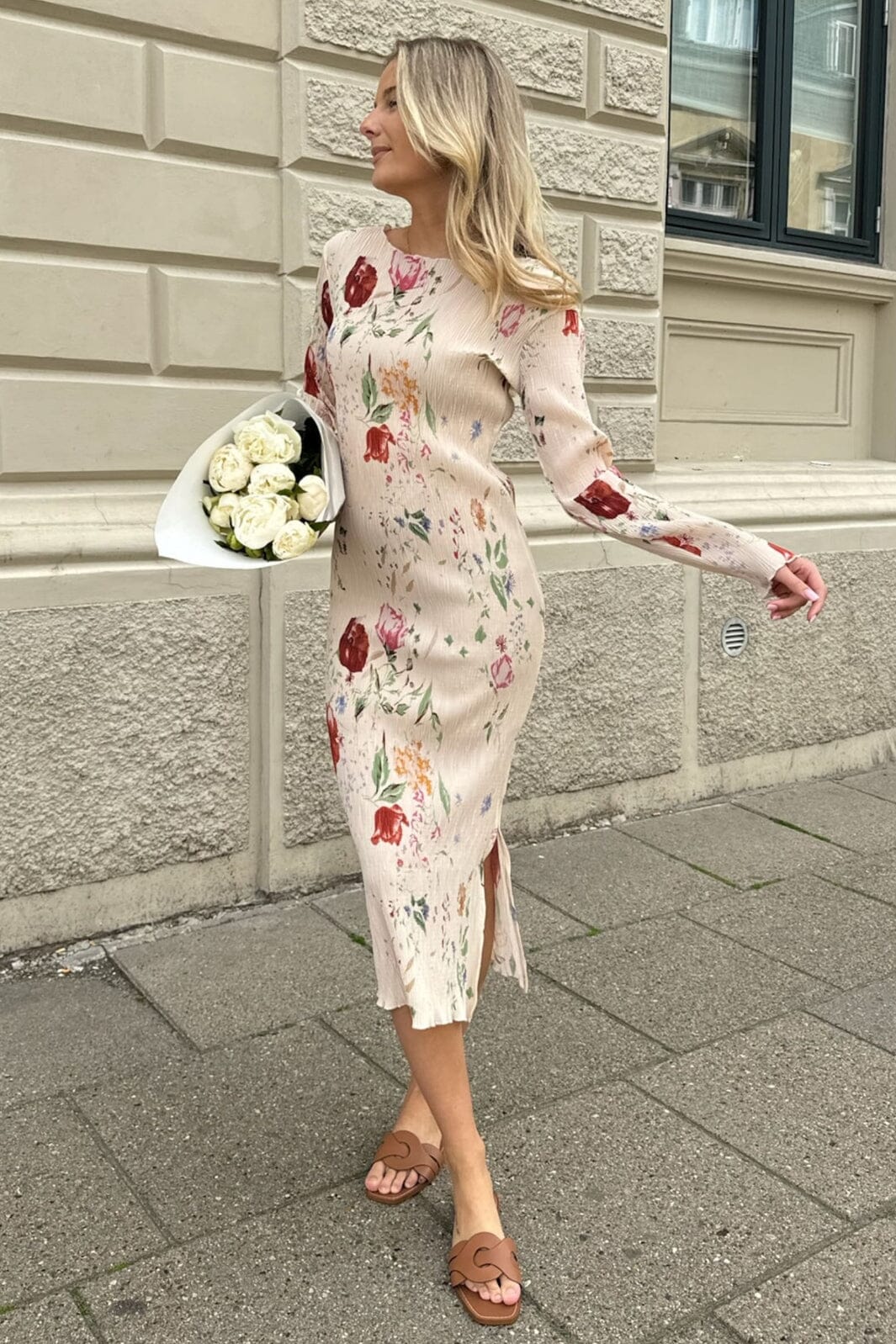 Forudbestilling - BYIC - Odaic Dress - beigefp Beige Flower Print Kjoler 