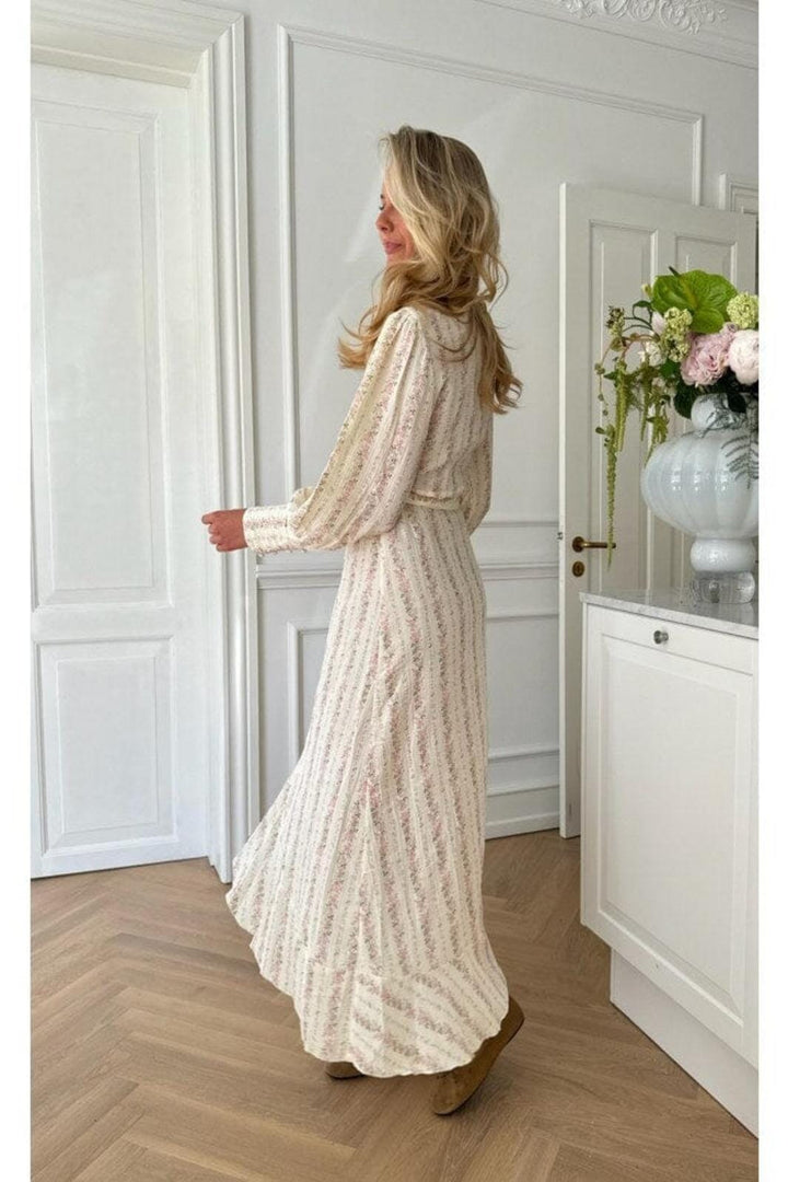 Forudbestilling - BYIC - Signeic Long Wrap Dress - lpfp Light Pink Flower Print Kjoler 