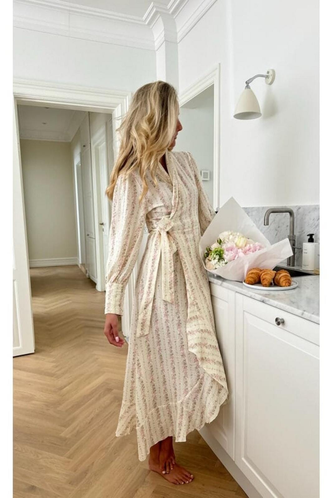 Forudbestilling - BYIC - Signeic Long Wrap Dress - lpfp Light Pink Flower Print Kjoler 