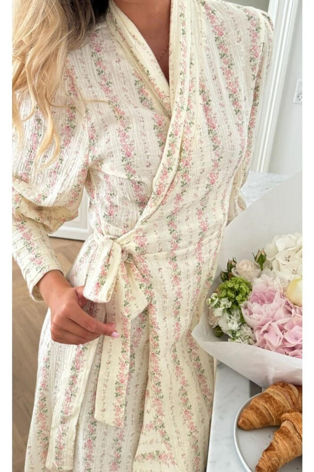 Forudbestilling - BYIC - Signeic Long Wrap Dress - lpfp Light Pink Flower Print Kjoler 