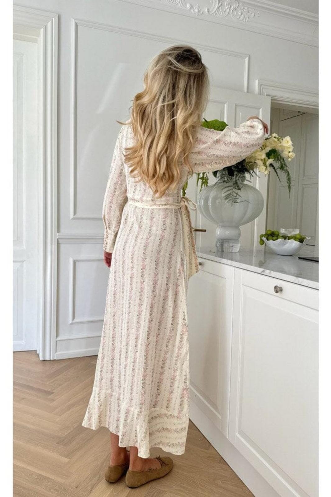 Forudbestilling - BYIC - Signeic Long Wrap Dress - lpfp Light Pink Flower Print Kjoler 