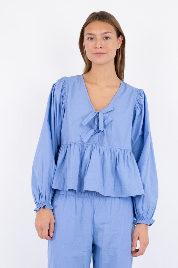 Forudbestilling - Neo Noir - Bessie C Poplin Blouse - Light Blue Bluser 