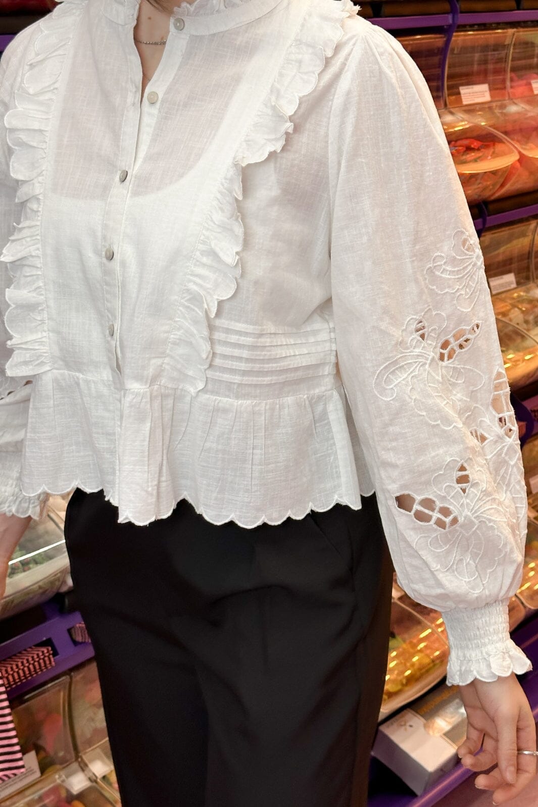 Forudbestilling - Neo Noir - Petrine Embroidery Blouse - White Skjorter 