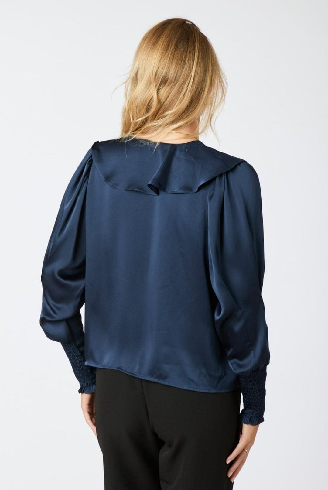 Forudbestilling - Neo Noir - Sandie Sateen Blouse - Navy Bluser 