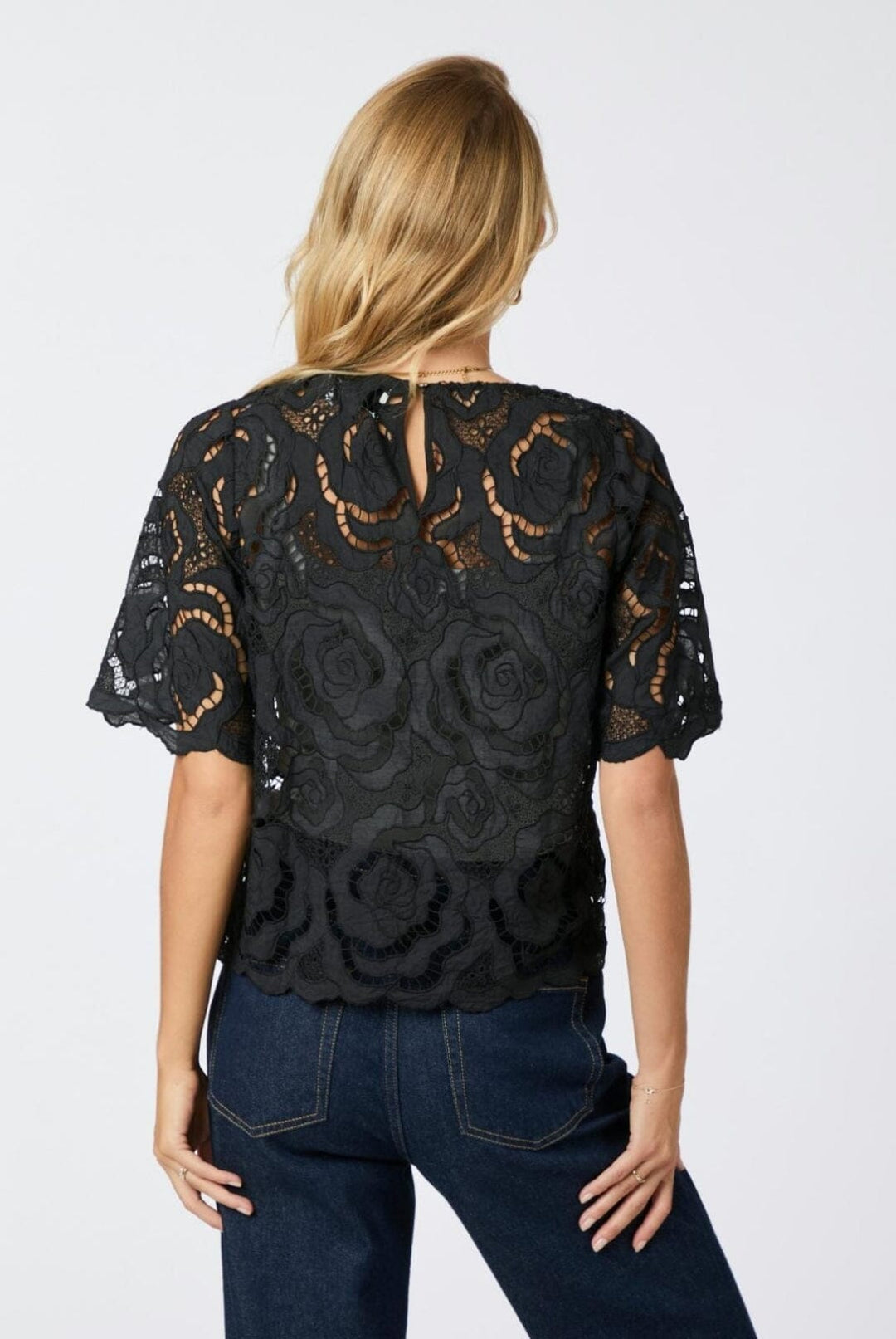 Forudbestilling - Neo Noir - Trisha Big Lace Blouse - Black Toppe 