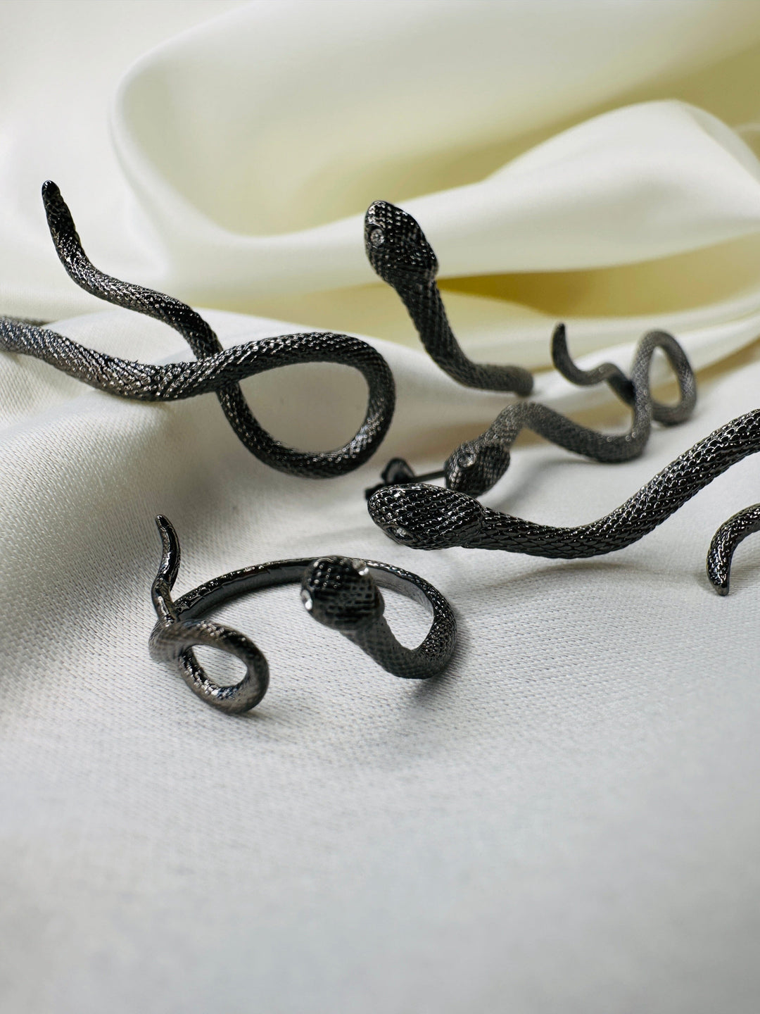 Forudbestilling - O-element - Poison Snake Ring - Black Ringe 