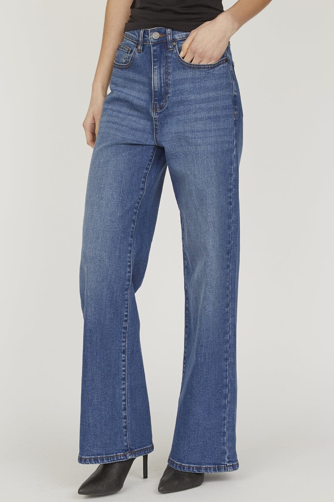 Forudbestilling - Sisters Point - Owi-W.Je8 - 921 Mid Blue Wash Jeans 