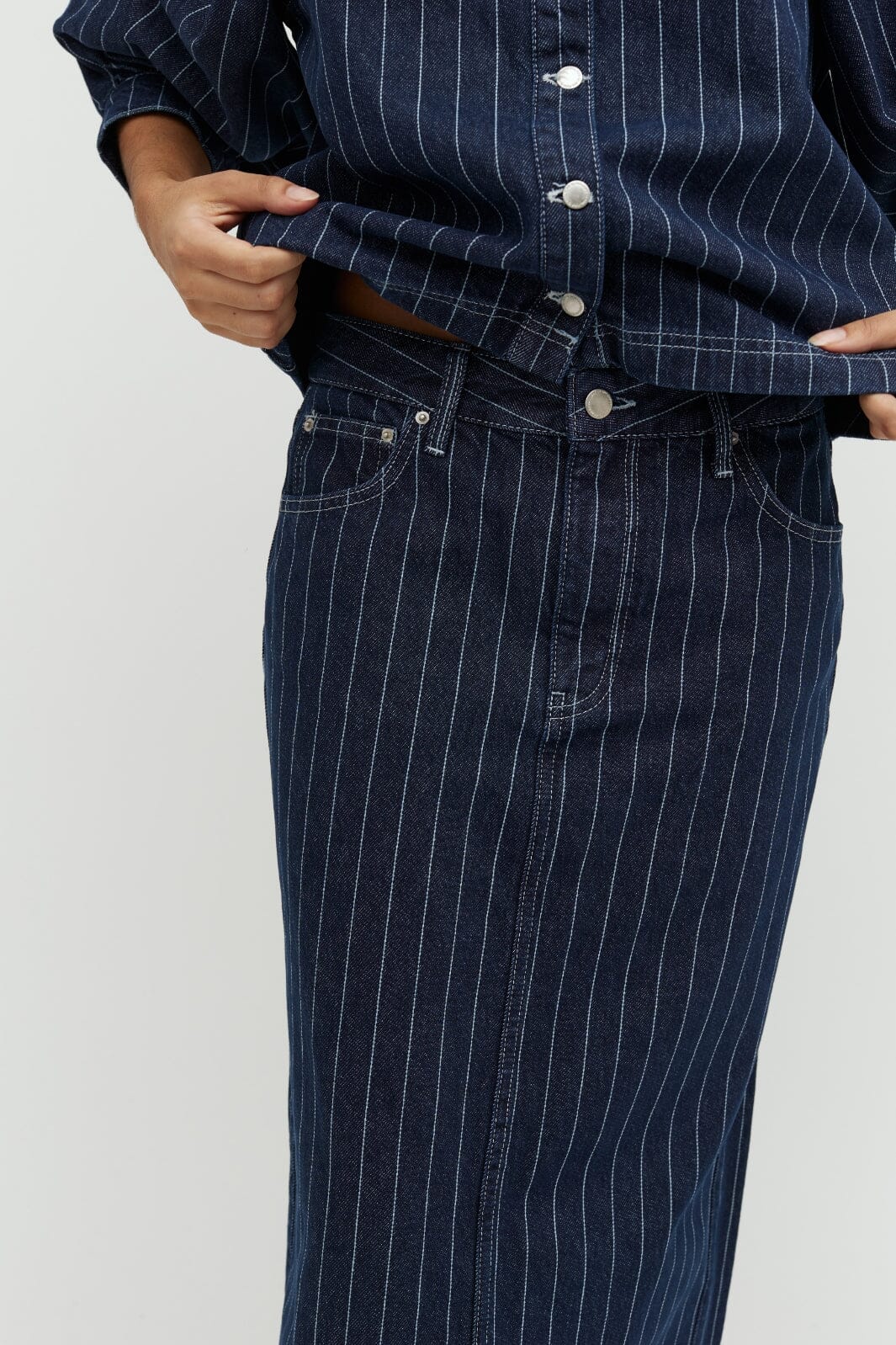 Global Funk - Joance-G - 608 Navy Pinstripe Nederdele 