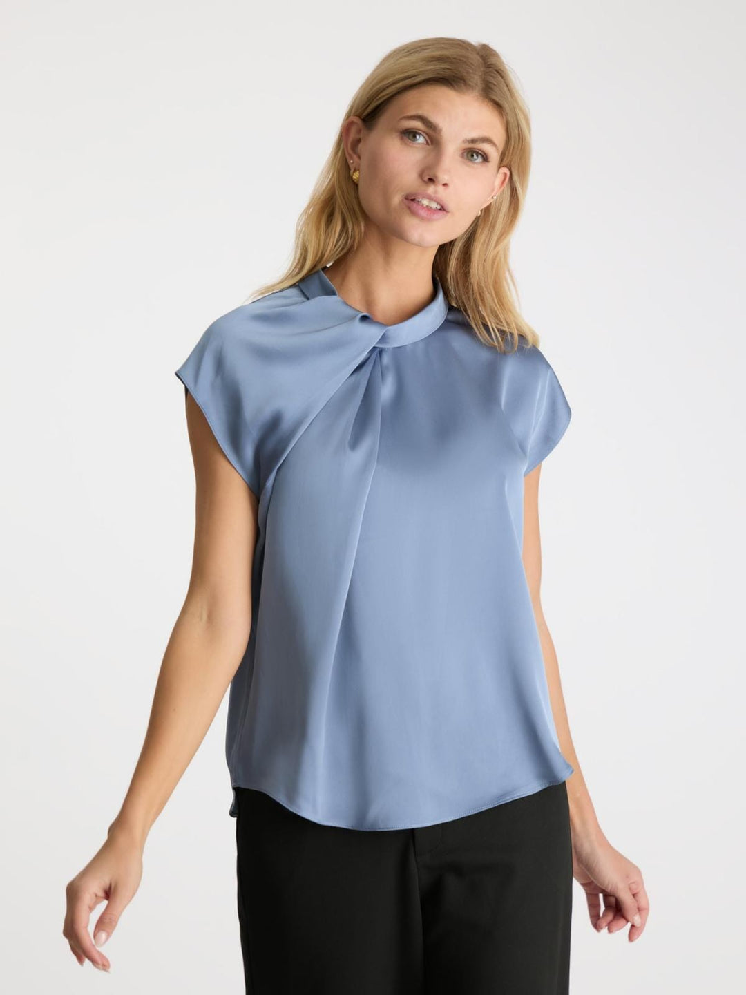 Neo Noir - Fleur Drapy Satin Blouse - Dusty Blue T-shirts 