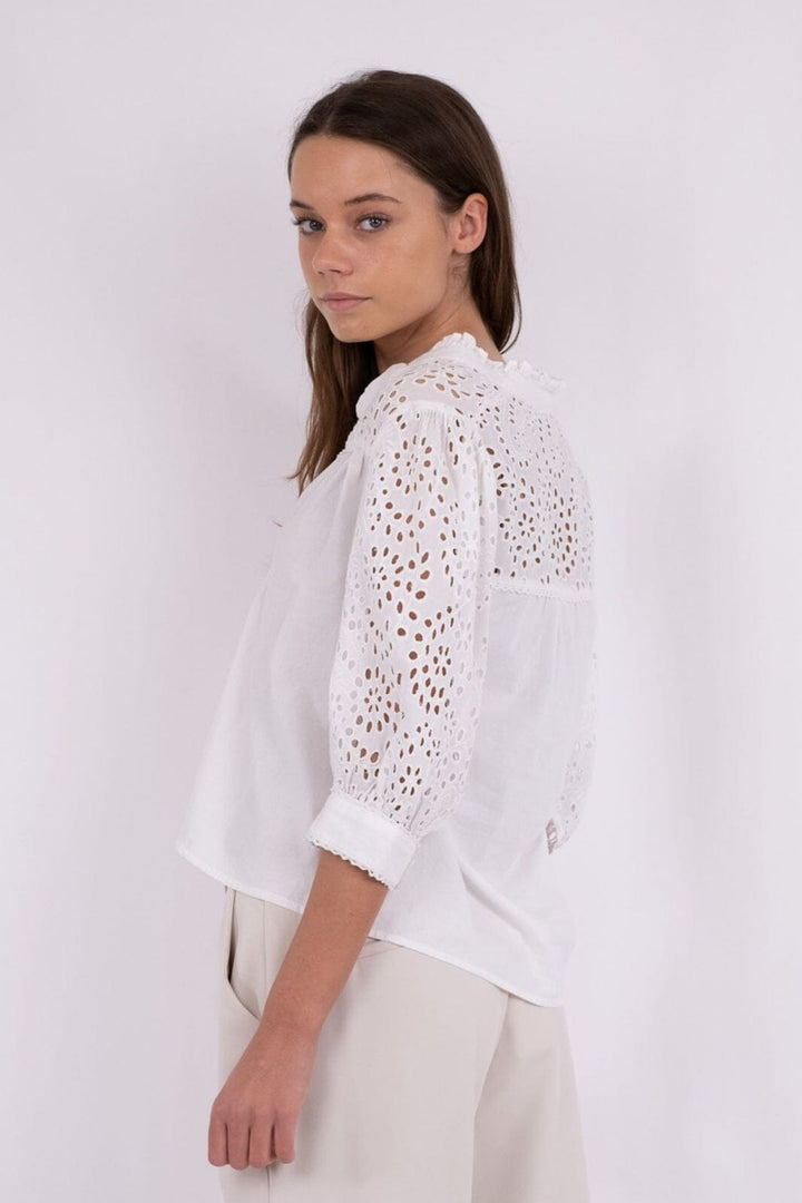 Neo Noir - Kita Embroidery Blouse - White Bluser 