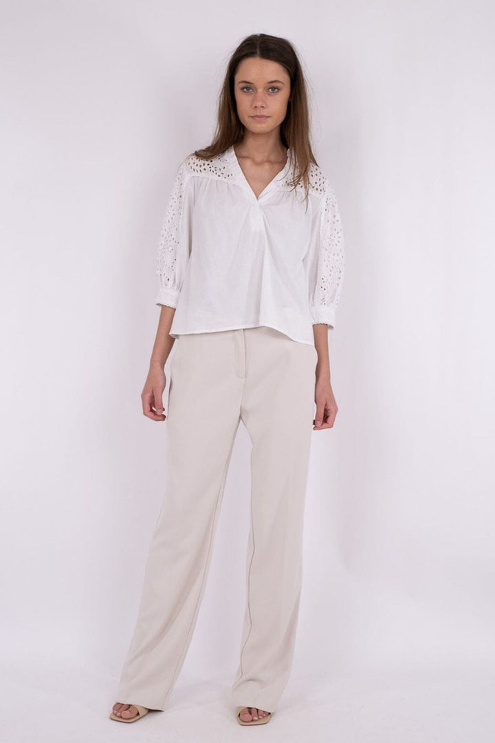 Neo Noir - Kita Embroidery Blouse - White Bluser 