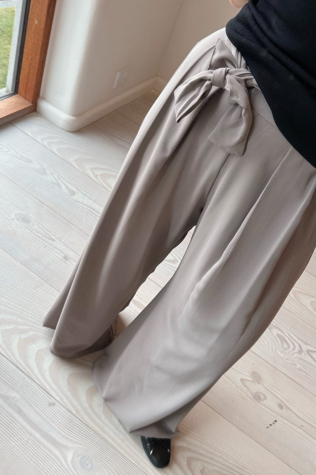 Neo Noir - Lana Drapy Pants - Dusty Brown Bukser 