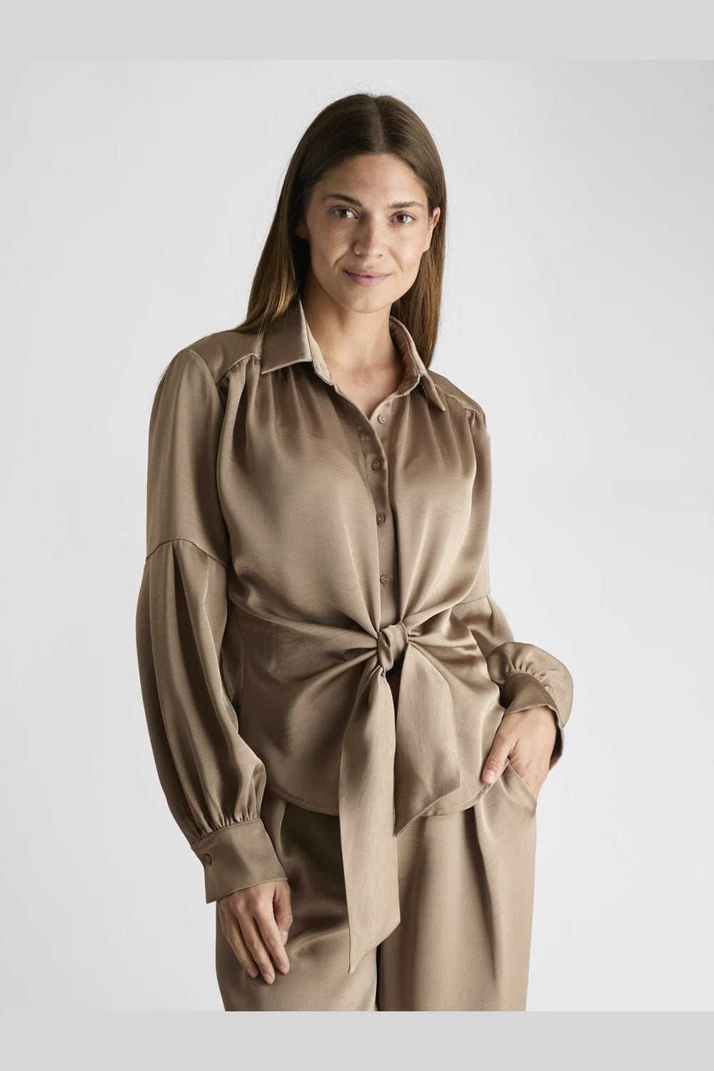 Neo Noir - Naja Satin Shirt - Dark Taupe