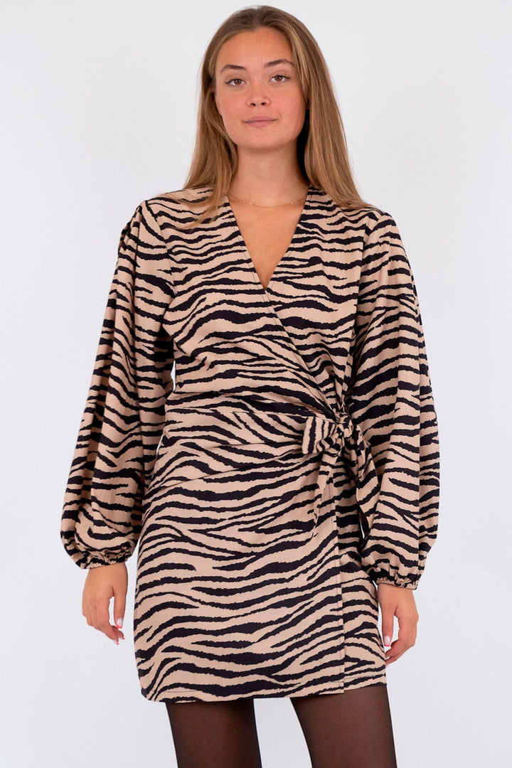 Neo Noir - Oaklyn Graphic Zebra Dress - Dark Sand Kjoler 