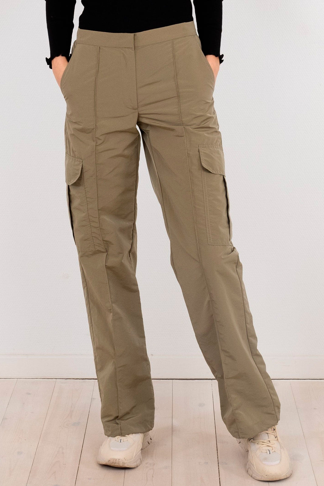 Neo Noir - Tati Nylon Pants - Dusty army Bukser 