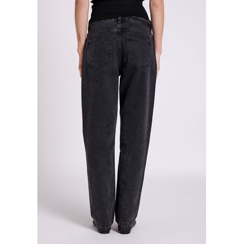 Norr - Kenzie Relaxed Belt Jeans - Black Washed Jeans 