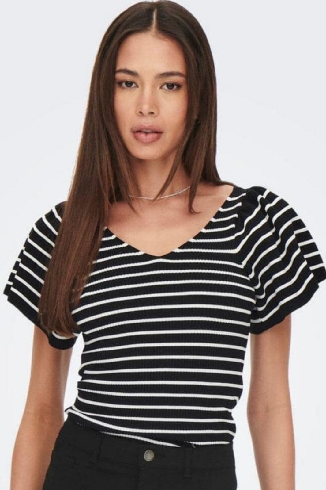 Only - Onlleelo Stripe Ss Back V-Neck Knt - 4127645 Black Cloud Dancer T-shirts 