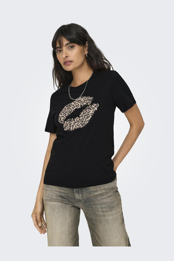 Only - Onlola S/S Reg Tee - 4734990 Black Leo Lips