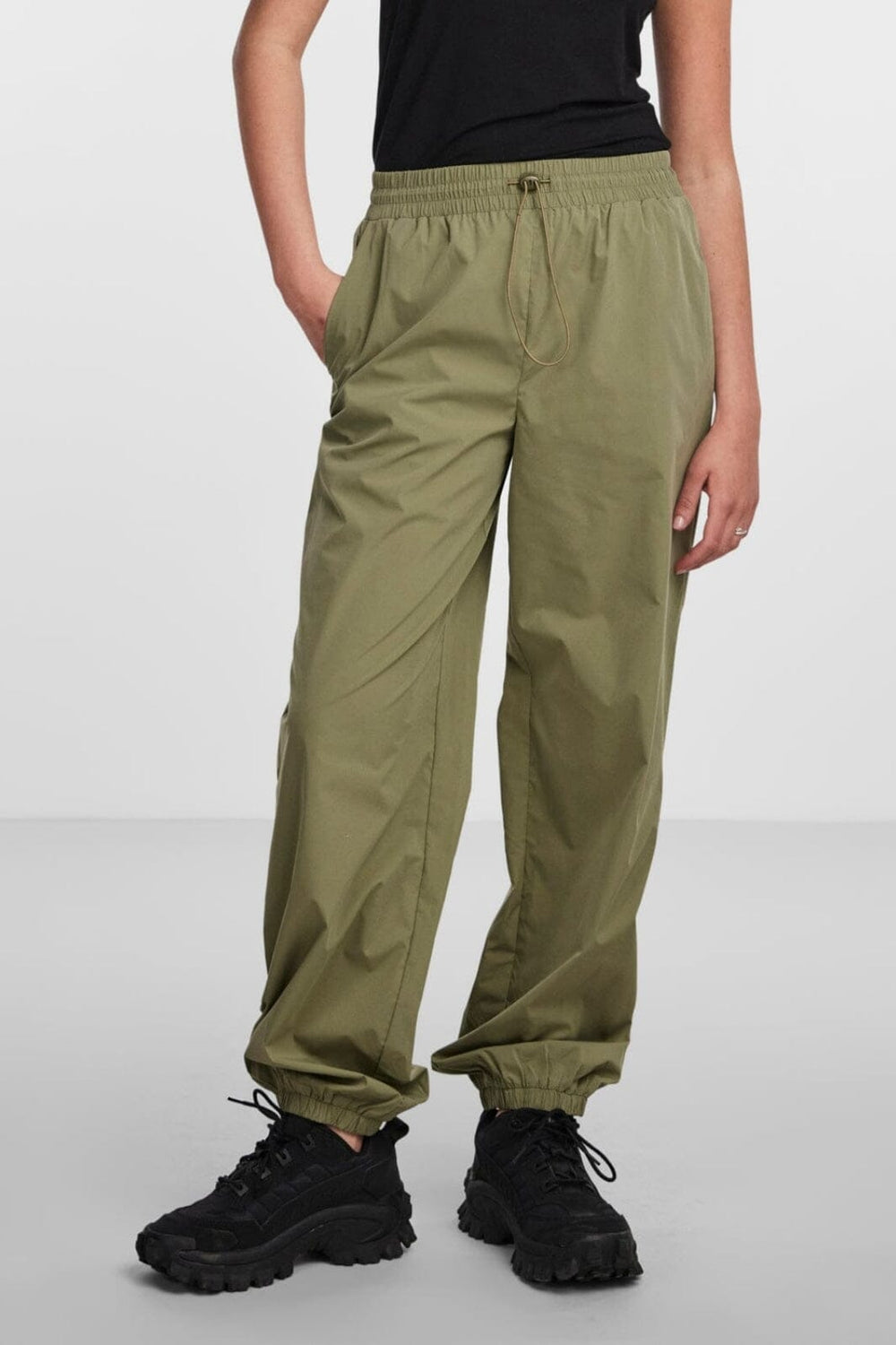 Pieces - Pcfradina Track Pants - 4366482 Deep Lichen Green Bukser 